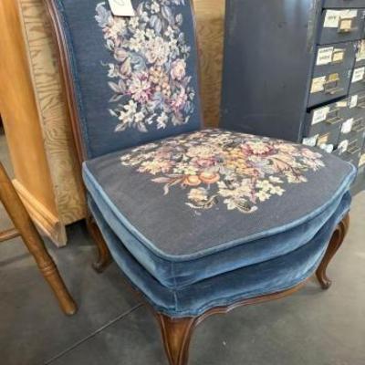 #5830 â€¢ Vintage Chair
