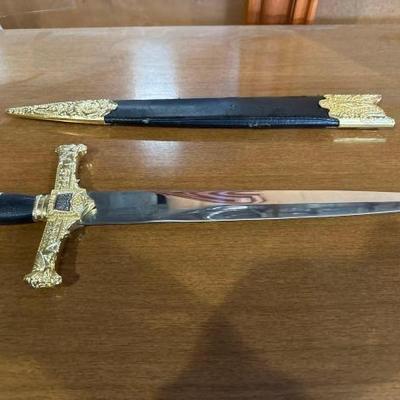 #5304 â€¢ 2 USMC swords & dagger & Vietnam commemorative knife

