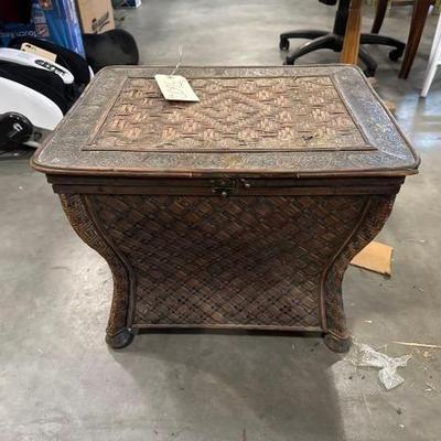 #5600 â€¢ vintage Chest and small end table
