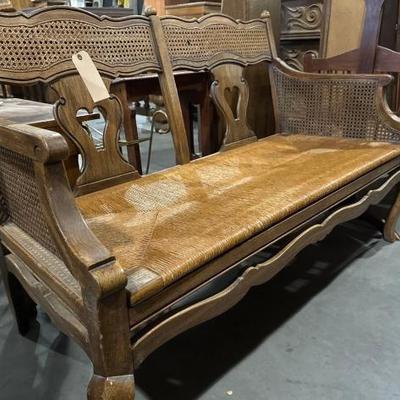 #5690 â€¢ Vintage Wooden Bench
