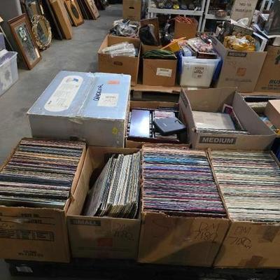 #7180 â€¢ Vinyl Record Collection
