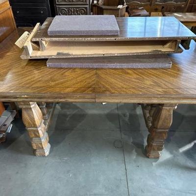 #5610 â€¢ wood dining room table with 2 leafs
