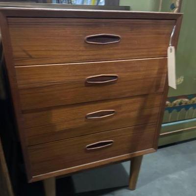 #5700 â€¢ Nightstand with 4 Drawers
