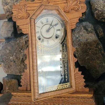 Mantel clock