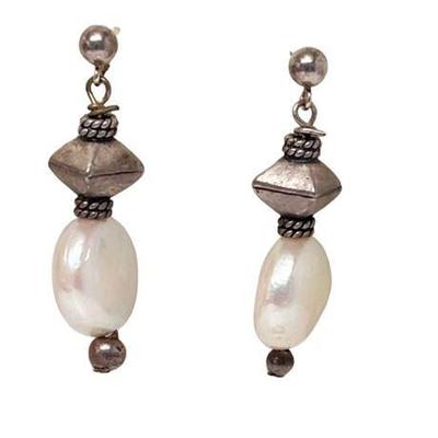 Lot 092  
Fresh Water Pearl and Sterling Silver Drop Earrings