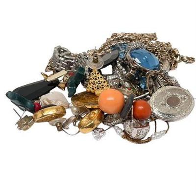 Lot 130   
Costume Jewelry Mixed Collection Buy Out