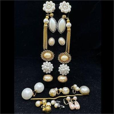 Lot 049   0 Bid(s)
Faux Pearl Earrings and Pin Costume Jewelry Grouping
