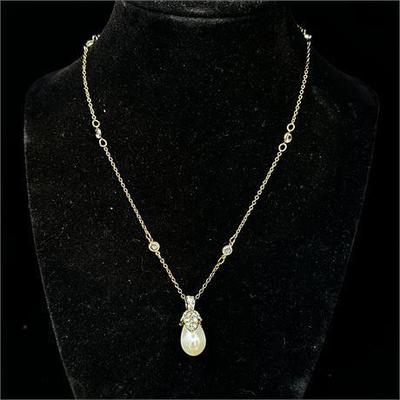 Lot 028   0 Bid(s)
Rhinestone and Faux Pearl Pendant Necklace