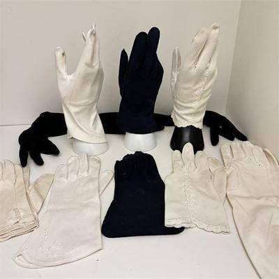 Lot 099-102   0 Bid(s)
Women's Evening Gloves Set of 6