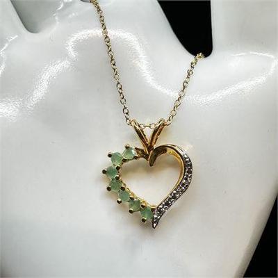 Lot 006-030   0 Bid(s)
Ross Simons Gold Plated Sterling Silver Emerald and Rhinestone Heart Necklace