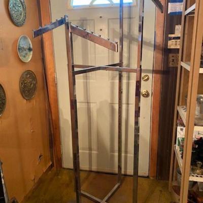  Adjustable Boutique Display Stand $40
Chrome Multi Level
Adjusts in 3" increments
4 Arms