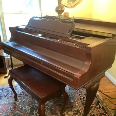 Baby grand piano Young Chang $500