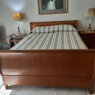 Tell City queen bed 