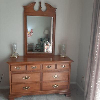 Tell City dresser w/mirror