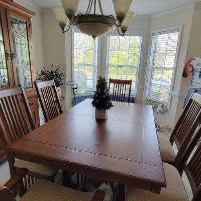 Table seats six and includes a leaf (see additional pics for matching china cabinet)