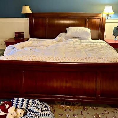 Sleigh bed, king size