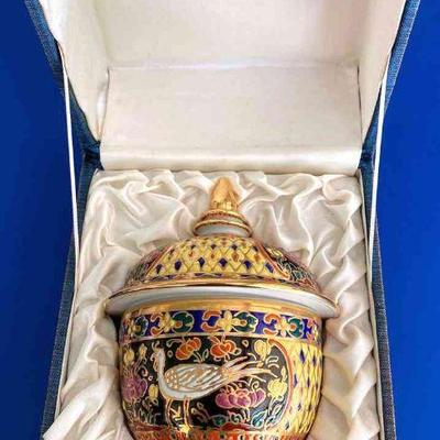 HGS139 Hand Painted Porcelain Jar - Thailand 
