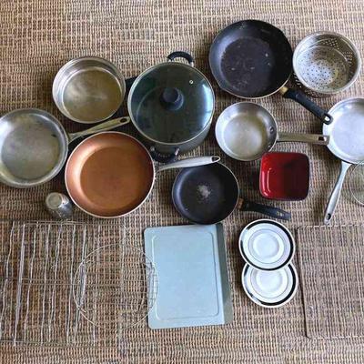 HGS156 Pot, Pans And More Kitchen Items