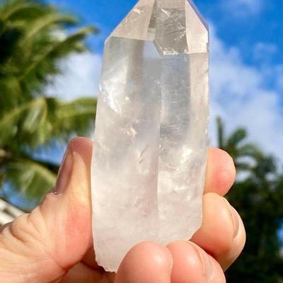 HGS109 Quartz Crystal Point AAA