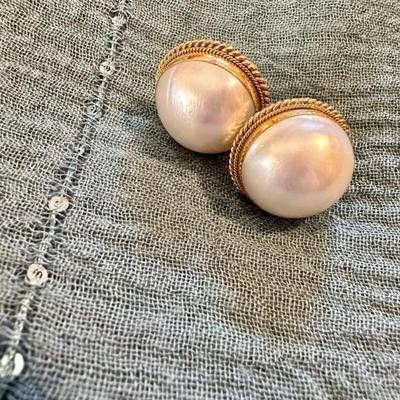 18kt MabÃ© pearl clip earrings