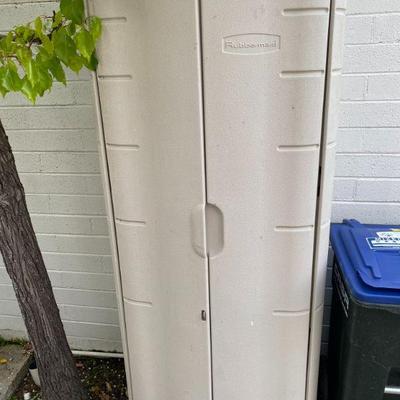 Rubbermaid outdoor storage cabinet