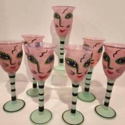 Kosta Boda Ulrica Hydman-Vallien Open Mind Goblets

Set of 7 including a whimsical design of faces in pink and green. 

9.5
