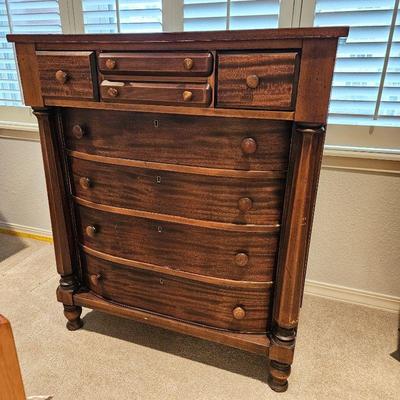 Wilson & Mayers Antique Mahogany Dresser / Chest of Drawers w/ a Variety of Drawer Sizes and Bowed Front