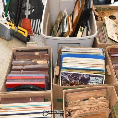 Yard sale photo in Joliet, IL