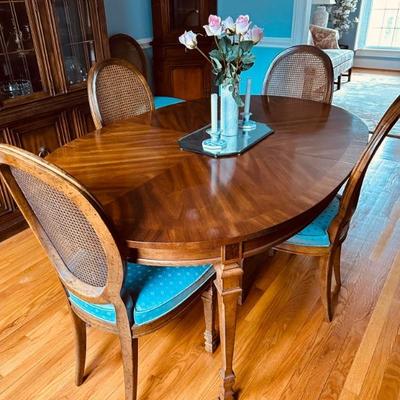 AMERICAN OF MARTINSVILLE DINING TABLE WITH 8 CHAIRS!