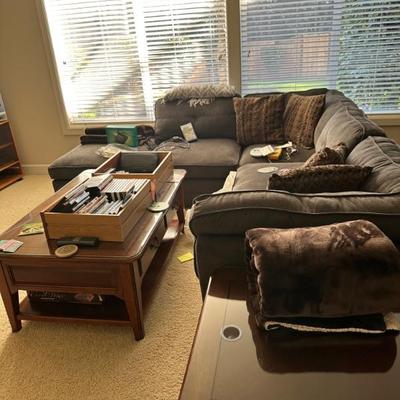 Sectional couch & coffee table with