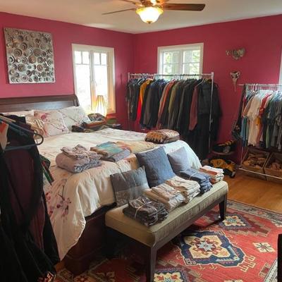 MASTER BEDROOM...........