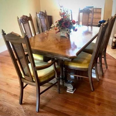 Stanley dining table