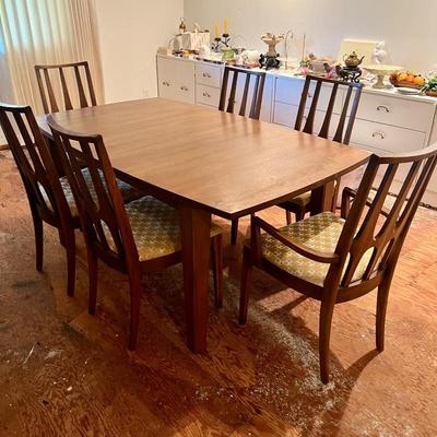 Broyhill Brasilia MCM table with 6 chairs, 3 leafs and table pad