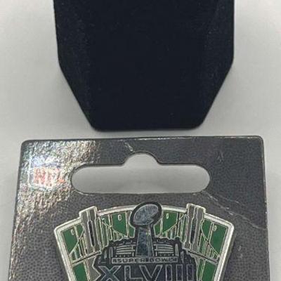 Russell Wilson Superbowl Replica Ring And Pin * Cubic Zirconia * Polished Silver Plating
