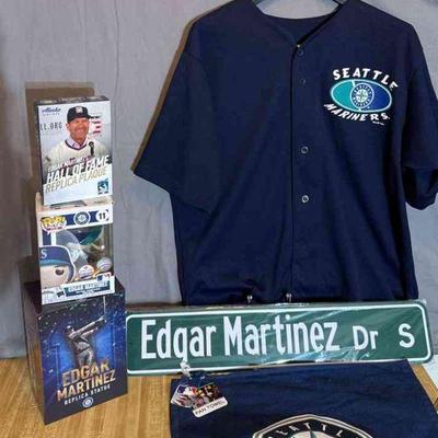 Seattle Mariner Game Day Giveaway * Edgar Martinez Plaque, Vinyl Figure And Statue
