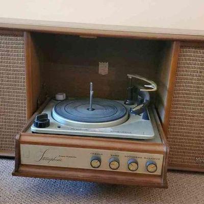 Magnavox Record Player And Speaker Box
