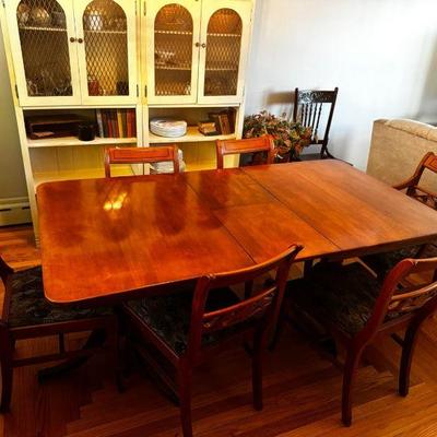 Gorgeous Table And (6) Chairs
