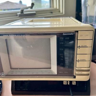 GE Spacemaker color TV with FM/AM radio