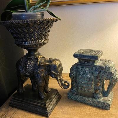 Pedestal elephants 