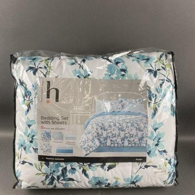 Lot 390 | New Home Expressions Bedding Set MSRP $150