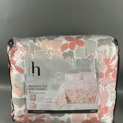 Lot 391 | New Expressions Bedding Set MSRP $170