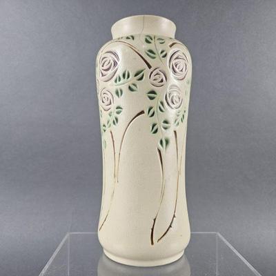 Lot 155 | Vintage Roseville Pottery Velmoss Scroll Vase