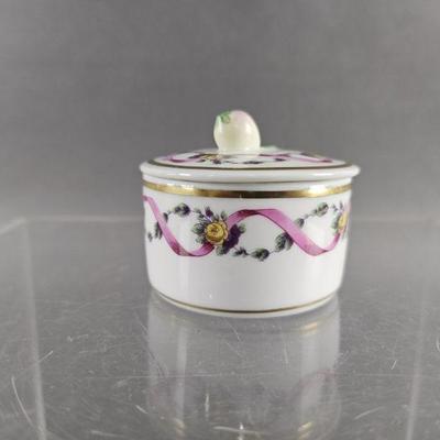 Lot 174 | Vintage Richard Ginori Trinket Box