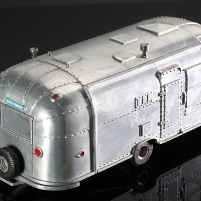 Vintage Pottery Barn Airstream Flying Cloud Toy Travel Trailer 1:18 Scale Die Cast	4.5x4.5x12.25in	196118
