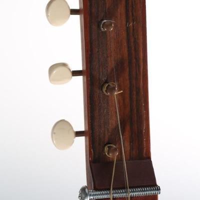 Vintage Cigar Box 3-string Guitar	6.25x6.5x30.5in	196072
