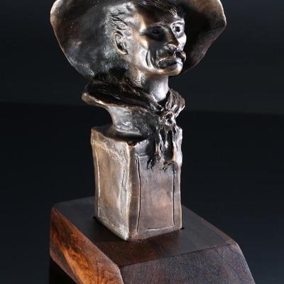 The Sergeant Frederic Remington Bronze Bust 12in Western Art	12.25x4.75x7in	199014
