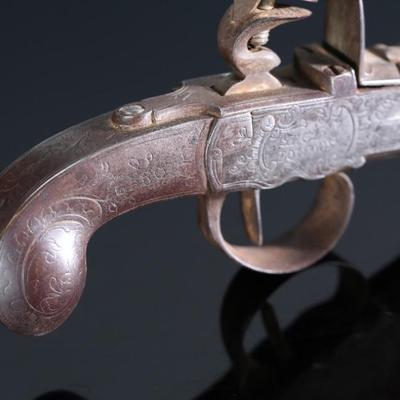 Matched Pair Seglas London Flintlock Pistols in Display Case Flint Lock 	Pistol: 5.6x0.65x2.8in<BR>Display: 2.5x11.5x9in	199154
