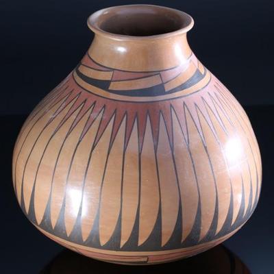 Lucie Soto Mata Ortiz Polychrome Pot Native American Pottery Olla	10in H x 4.35in diameter at top	199018
