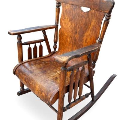 Vintage Craftsman Oak Bentwood Rocking Chair	35x26x34in	196188
