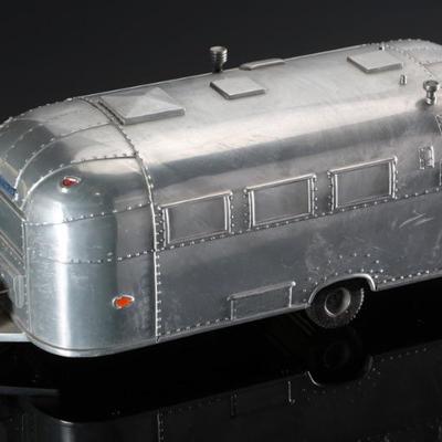 Vintage Pottery Barn Airstream Flying Cloud Toy Travel Trailer 1:18 Scale Die Cast	4.5x4.5x12.25in	196118
